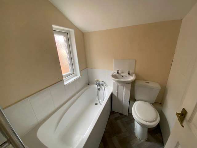 3 bed flat for sale in Hugh Gardens, Newcastle upon Tyne  - Property Image 7