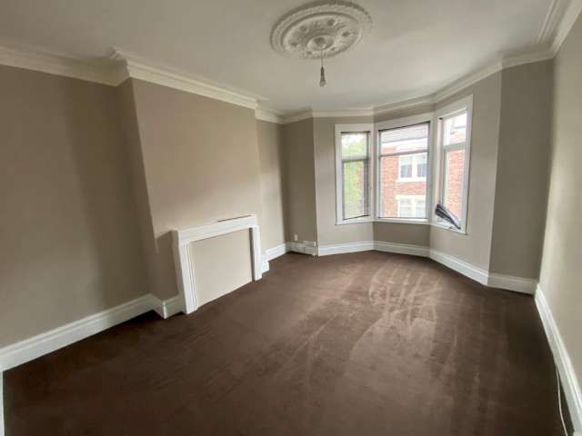 3 bed flat for sale in Hugh Gardens, Newcastle upon Tyne  - Property Image 4