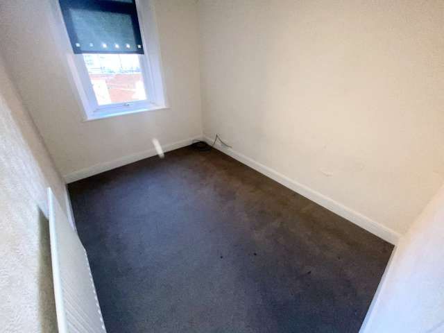 3 bed flat for sale in Hugh Gardens, Newcastle upon Tyne  - Property Image 6