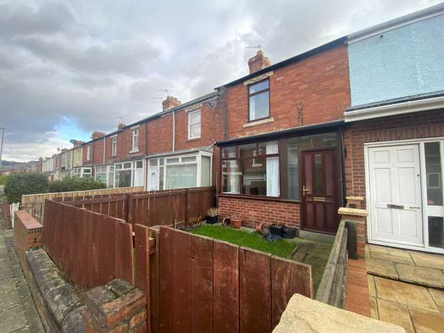 2 bed terraced house for sale in Fowler Gardens, Gateshead  - Property Image 1