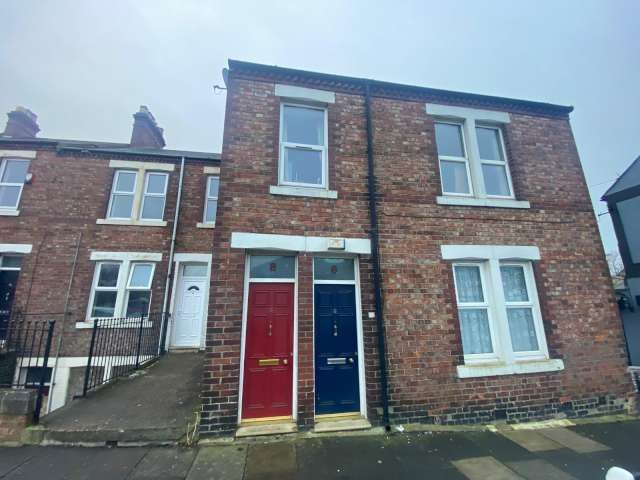 2 bed flat for sale in Rawling Road, Gateshead - Property Image 1
