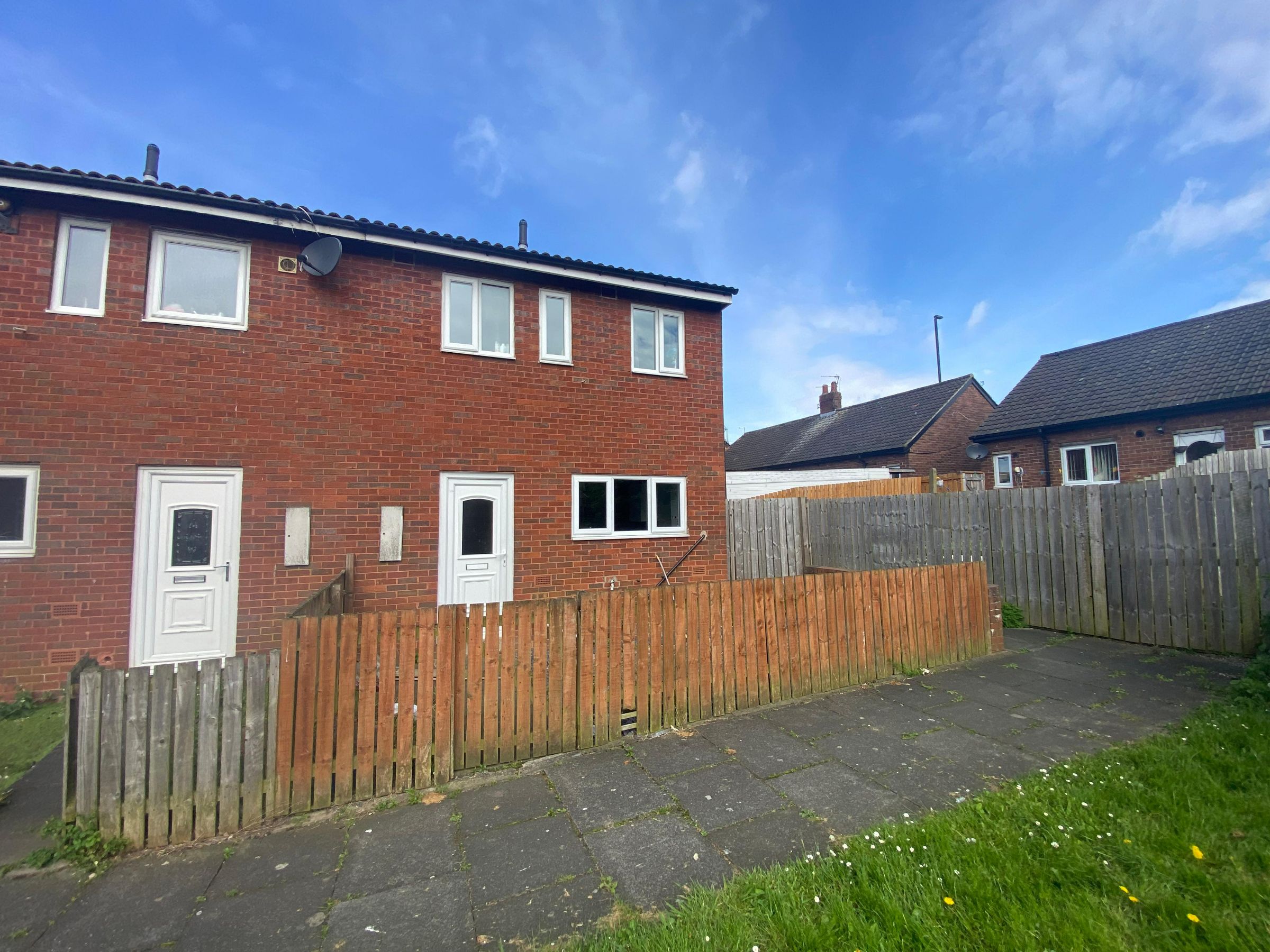3 bed end of terrace house for sale in Elizabeth Court, Newcastle upon Tyne  - Property Image 1