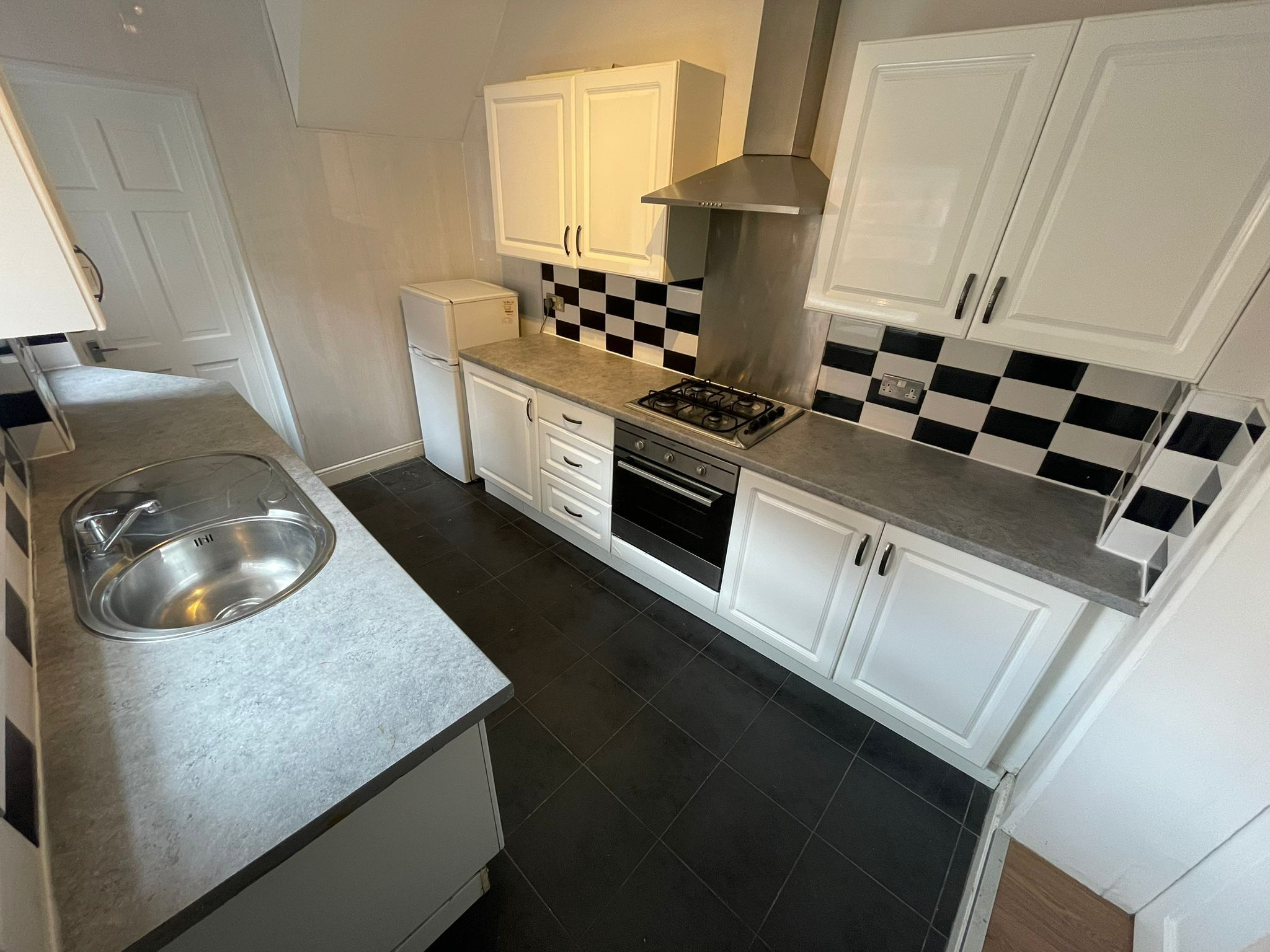 2 bed ground floor flat for sale in Hyde Park Street, Gateshead  - Property Image 2