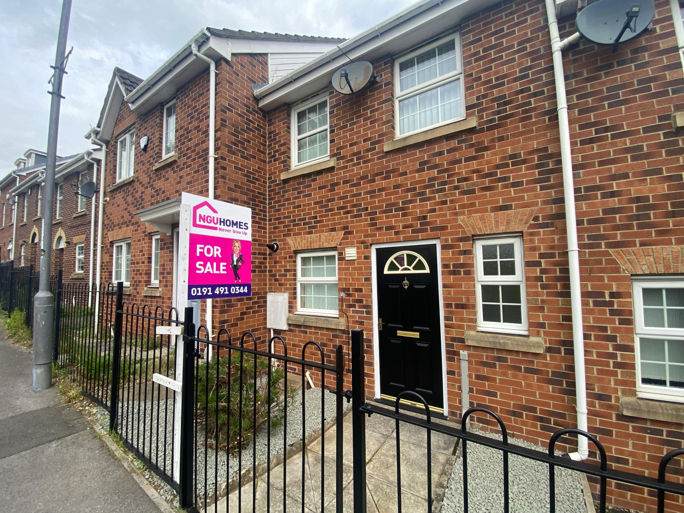 2 bed terraced house for sale in Haggerstone Mews, Blaydon-on-Tyne  - Property Image 1