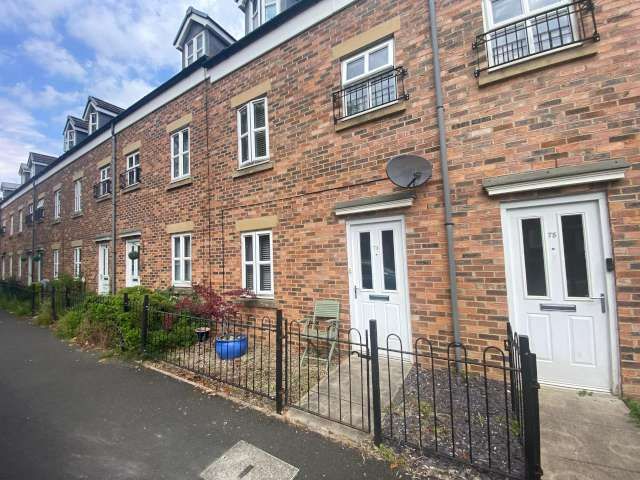 3 bed terraced house for sale in Cemetery Road, Gateshead  - Property Image 1