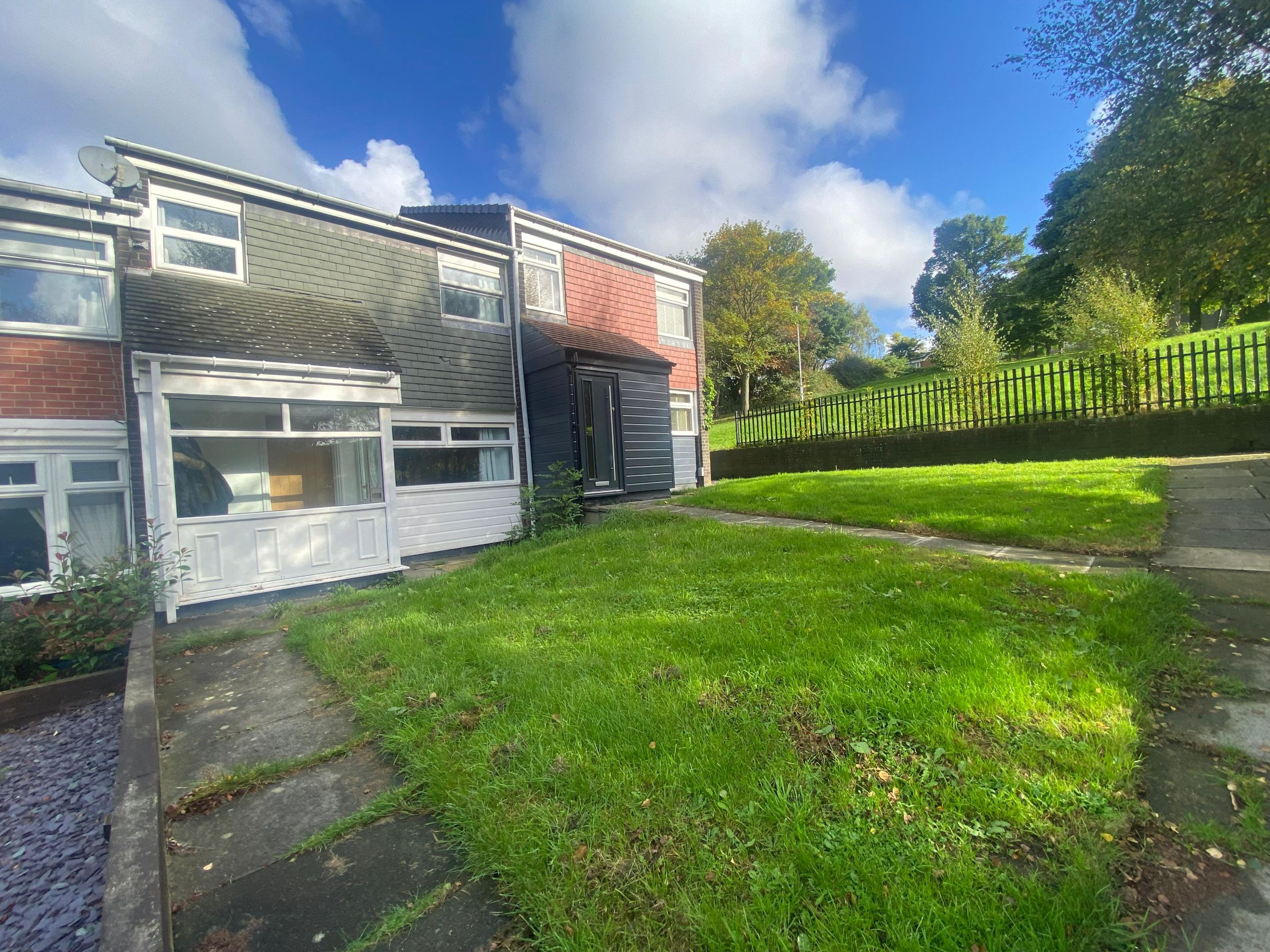 3 bed terraced house for sale in Wharfedale Green, Gateshead  - Property Image 1