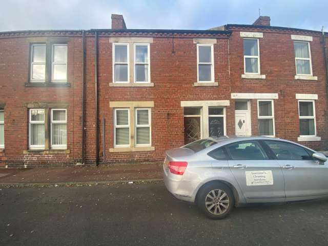 2 bed ground floor flat for sale in South Parade, Gateshead  - Property Image 1