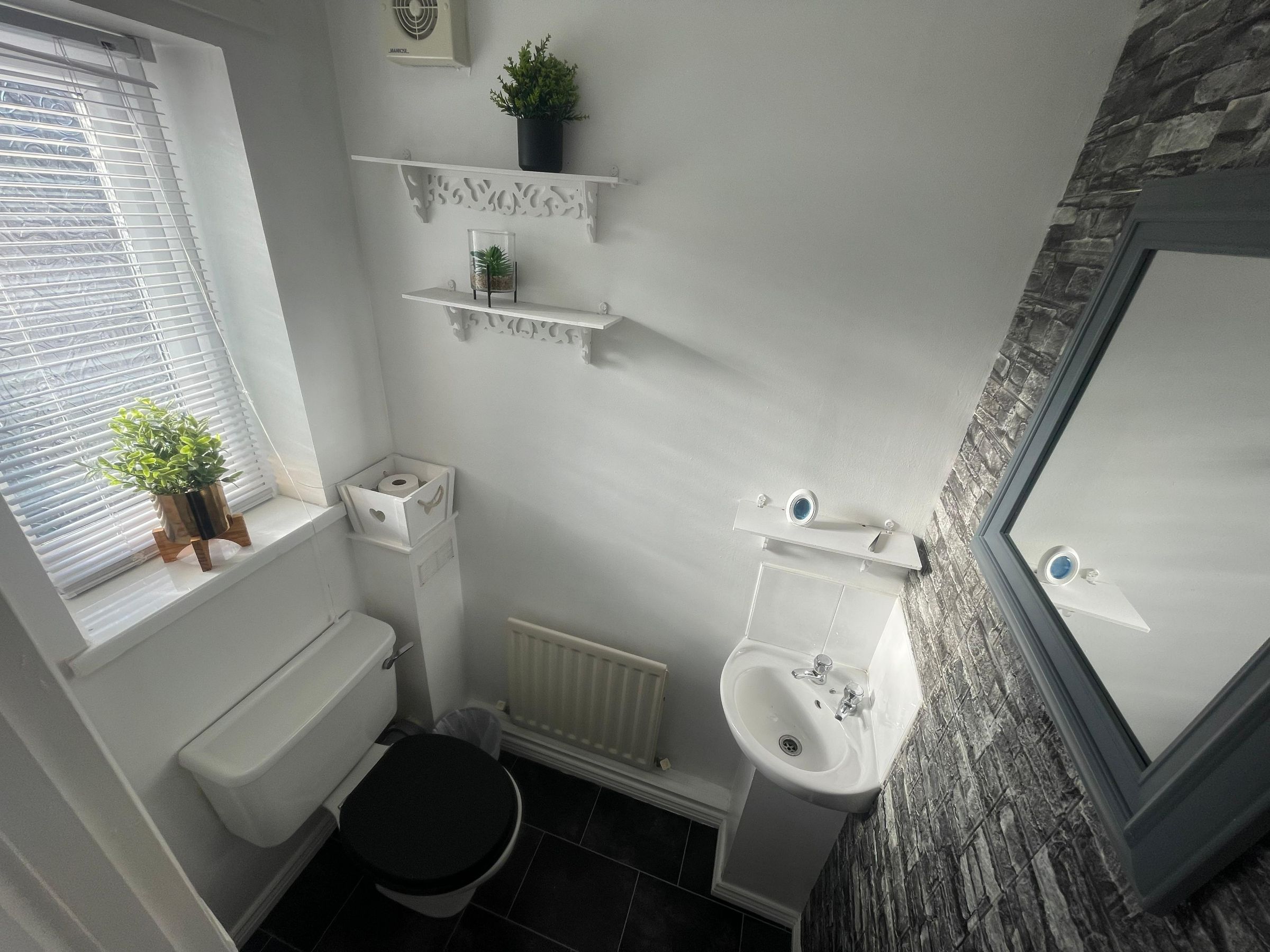 4 bed semi-detached house for sale in Shalstone, Washington 6