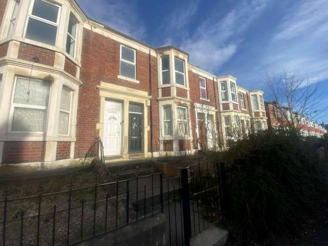 2 bed flat to rent in Saltwell Place, Gateshead  - Property Image 1