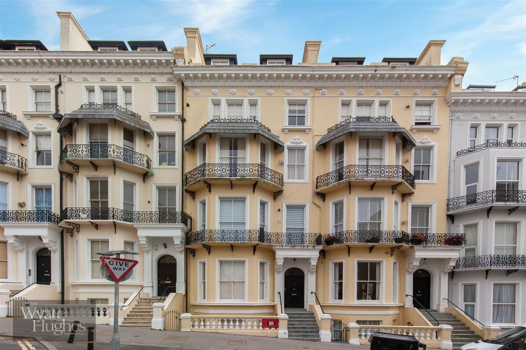 1 bed flat to rent in Warrior Square, St. Leonards-on-Sea - Property Image 1