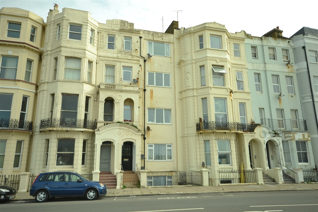 A two bedroom second floor flat on St Leonards seafront with sea views. The property is in good decorative order and benefits from gas central heating and double glazing.Terms:
Holding deposit (part of first months' rent): £180.00
Rent: £800.00
Deposit: £800.00
Minimum annual income: £28,800.00