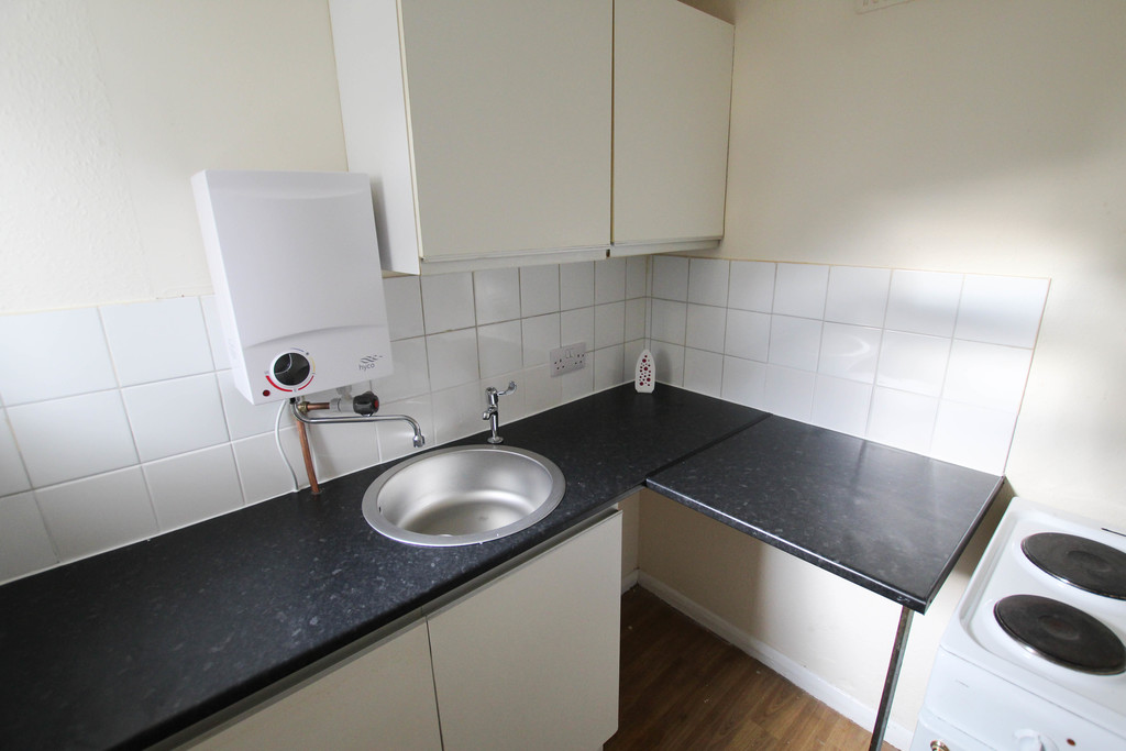 1 bed flat to rent in Holmesdale Gardens, Hastings  - Property Image 2