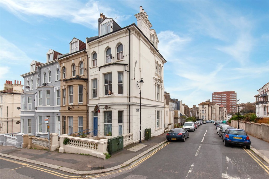 A two double bedroom first floor flat with gas central heating.Terms:
Holding deposit (part of first month's rent): £180.00
First month's rent: £800.00
Deposit: £800.00
Minimum annual income: £24,000.00