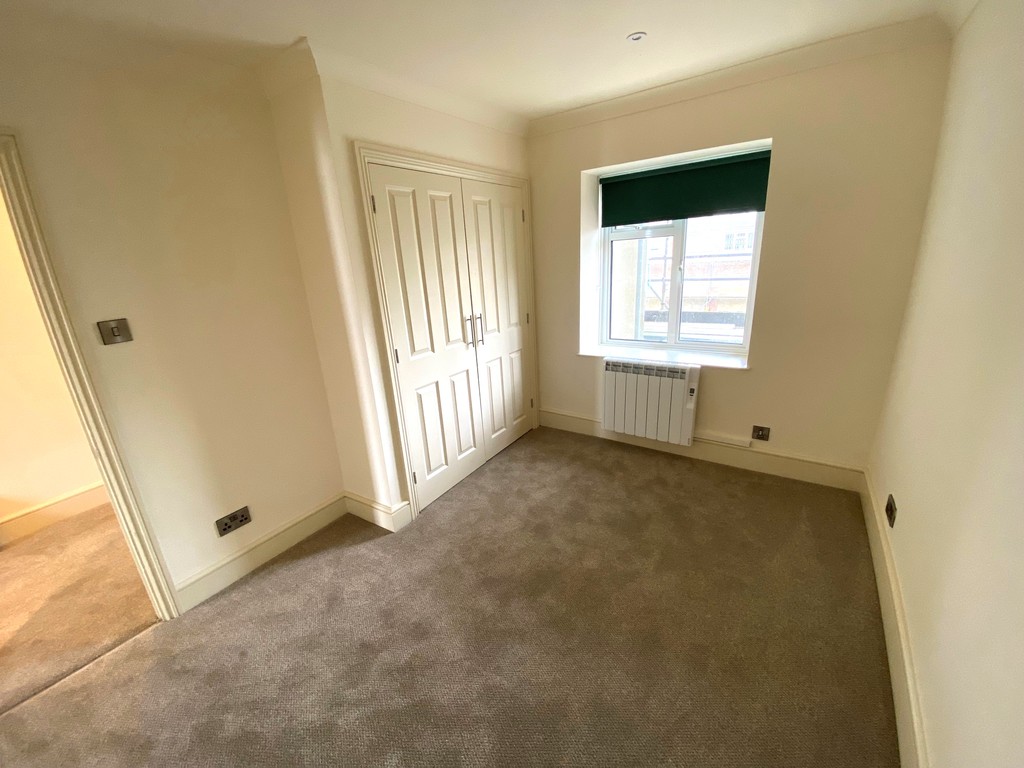 2 bed apartment to rent in Grand Parade, St. Leonards-on-Sea  - Property Image 7