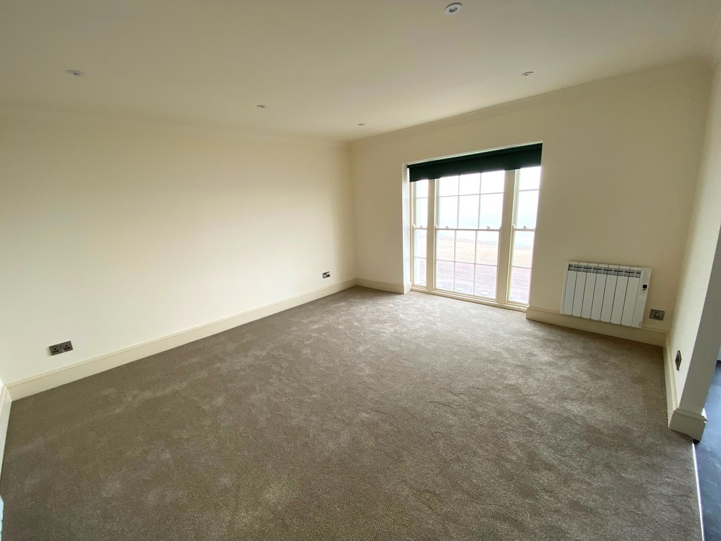 2 bed apartment to rent in Grand Parade, St. Leonards-on-Sea  - Property Image 5