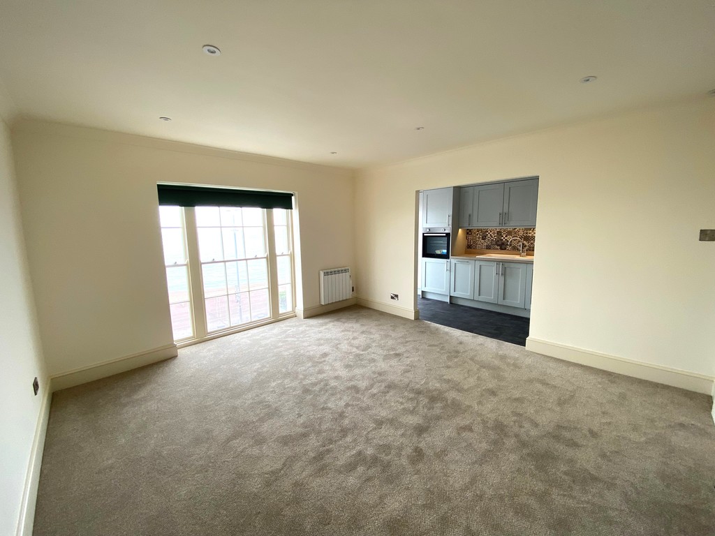 2 bed apartment to rent in Grand Parade, St. Leonards-on-Sea  - Property Image 4