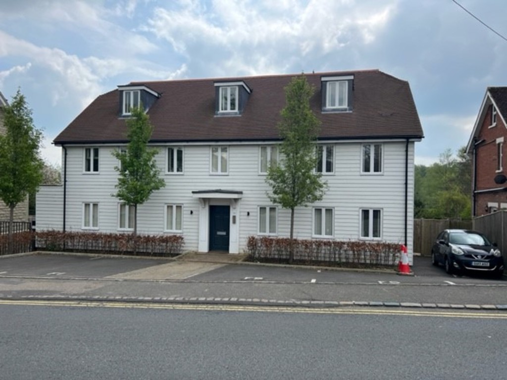 A modern two bedroom ground floor apartment with off-road parking for 2 x vehicles and private patio garden forming part of this recently constructed development within the popular village in Etchingham.The property is in a good decorative condition throughout and benefits from having a private entrance, double glazing, electric central heating and is situated only a short walk to the mainline train station to London.Terms:
Holding deposit (part of first months rent): £200
Rent: £1,000 pcm
Deposit: £1,000
Minimum annual income: £30,000