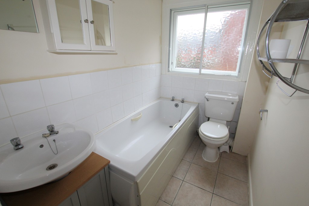 1 bed apartment to rent in Sedlescombe Gardens, St. Leonards-on-Sea  - Property Image 8
