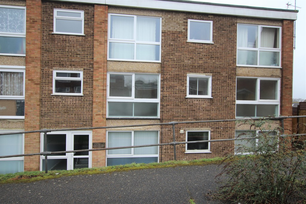 1 bed apartment to rent in Sedlescombe Gardens, St. Leonards-on-Sea - Property Image 1