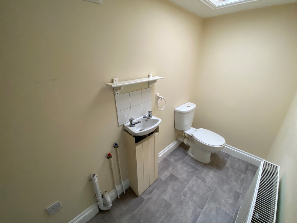 2 bed apartment to rent in Pevensey Road, St. Leonards-on-Sea  - Property Image 8