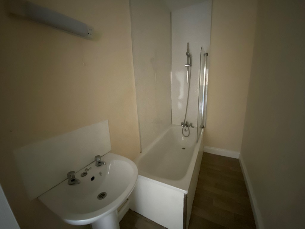 2 bed apartment to rent in Pevensey Road, St. Leonards-on-Sea  - Property Image 7