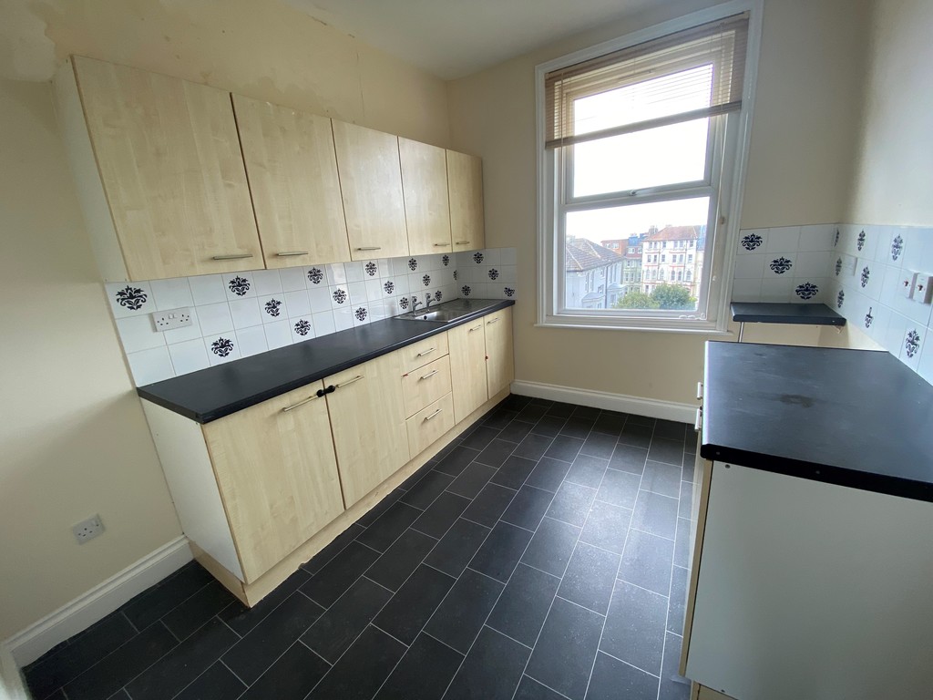 2 bed apartment to rent in Pevensey Road, St. Leonards-on-Sea  - Property Image 6