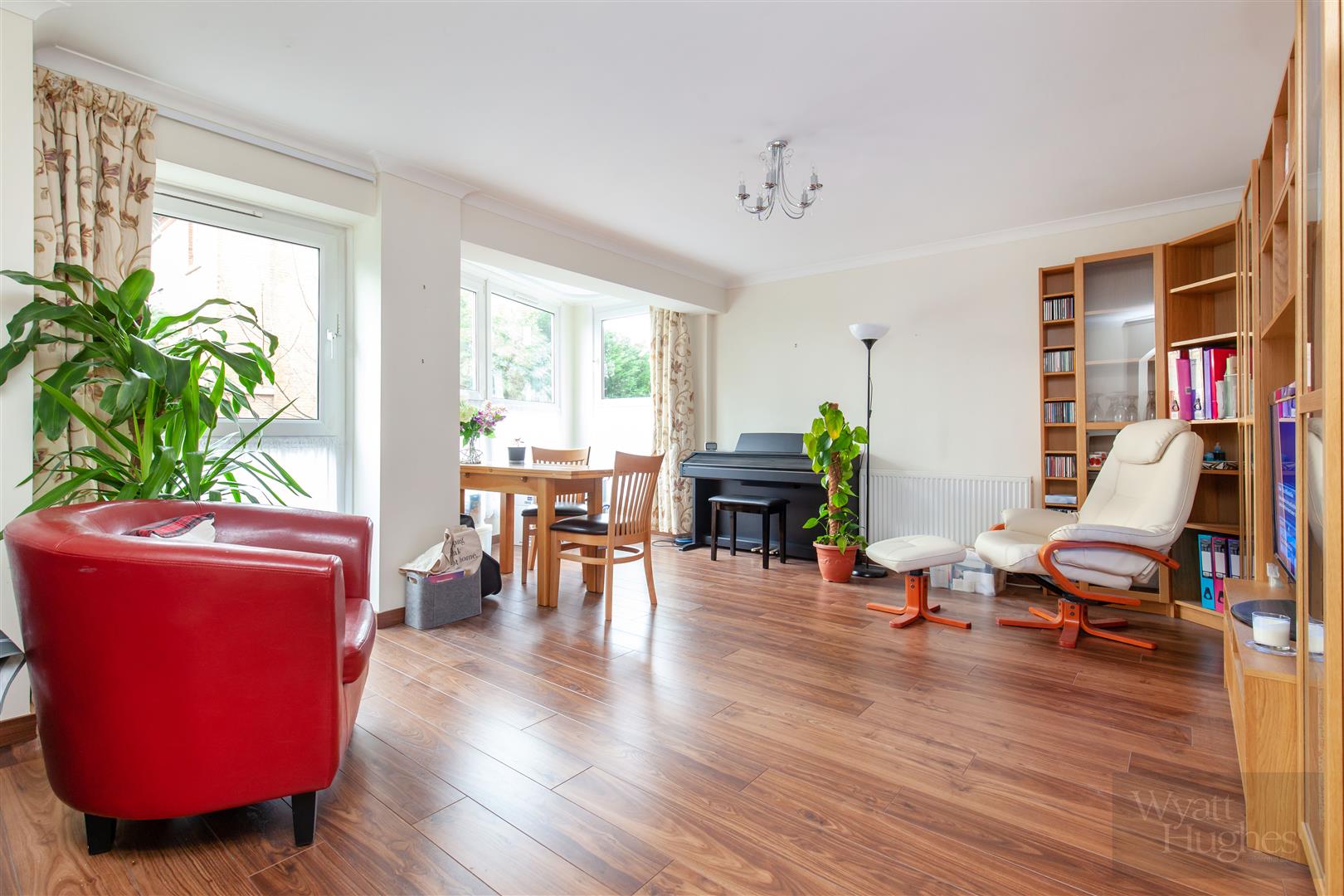 2 bed flat for sale in Cumberland Gardens, St. Leonards-On-Sea - Property Image 1