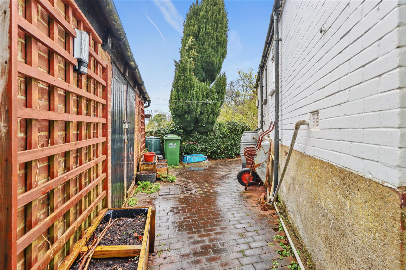 2 bed house for sale in Upper Platts, Ticehurst  - Property Image 10