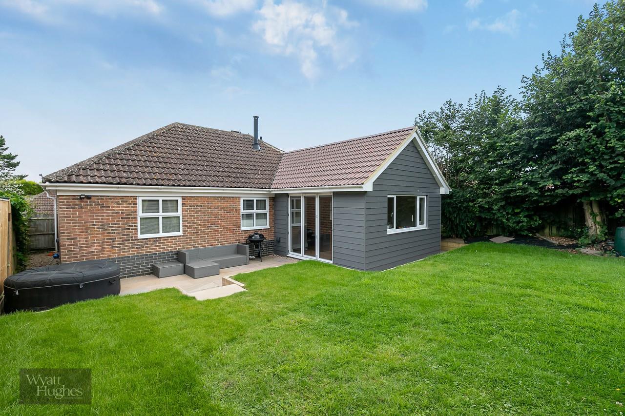 3 bed detached bungalow for sale in Beacon Hill, Bexhill-On-Sea - Property Image 1