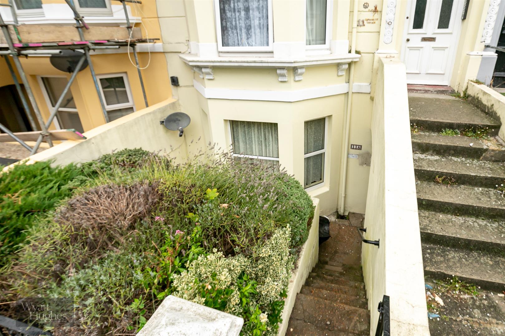 2 bed flat for sale in Cornwallis Terrace, Hastings  - Property Image 1