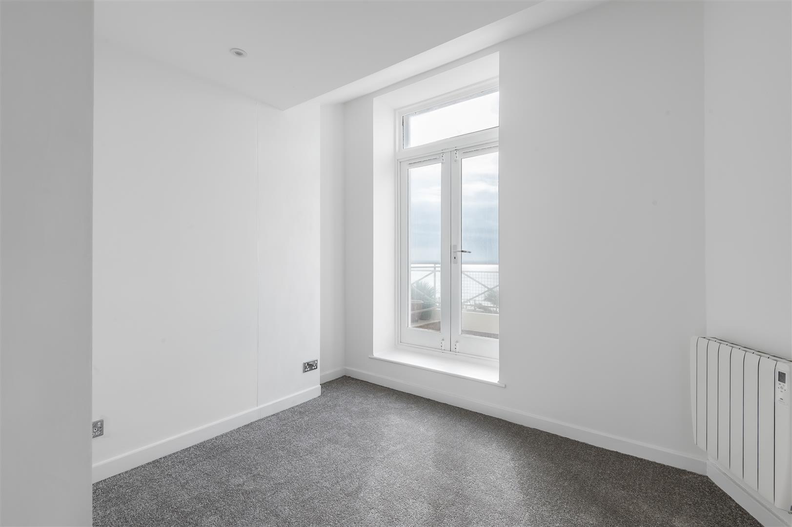 1 bed flat for sale in Marina, St. Leonards-On-Sea  - Property Image 6