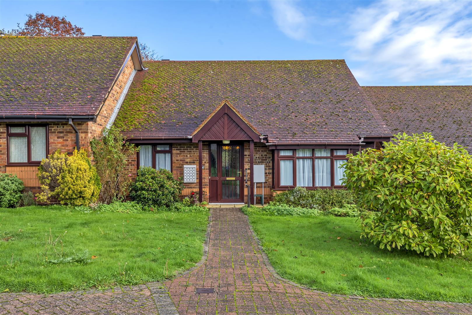 2 bed semi-detached bungalow for sale in Cross Lane Gardens, Ticehurst  - Property Image 4