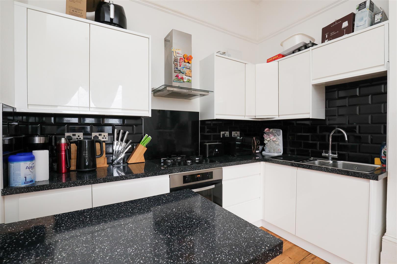 3 bed flat for sale in Anglesea Terrace, St. Leonards-On-Sea  - Property Image 8
