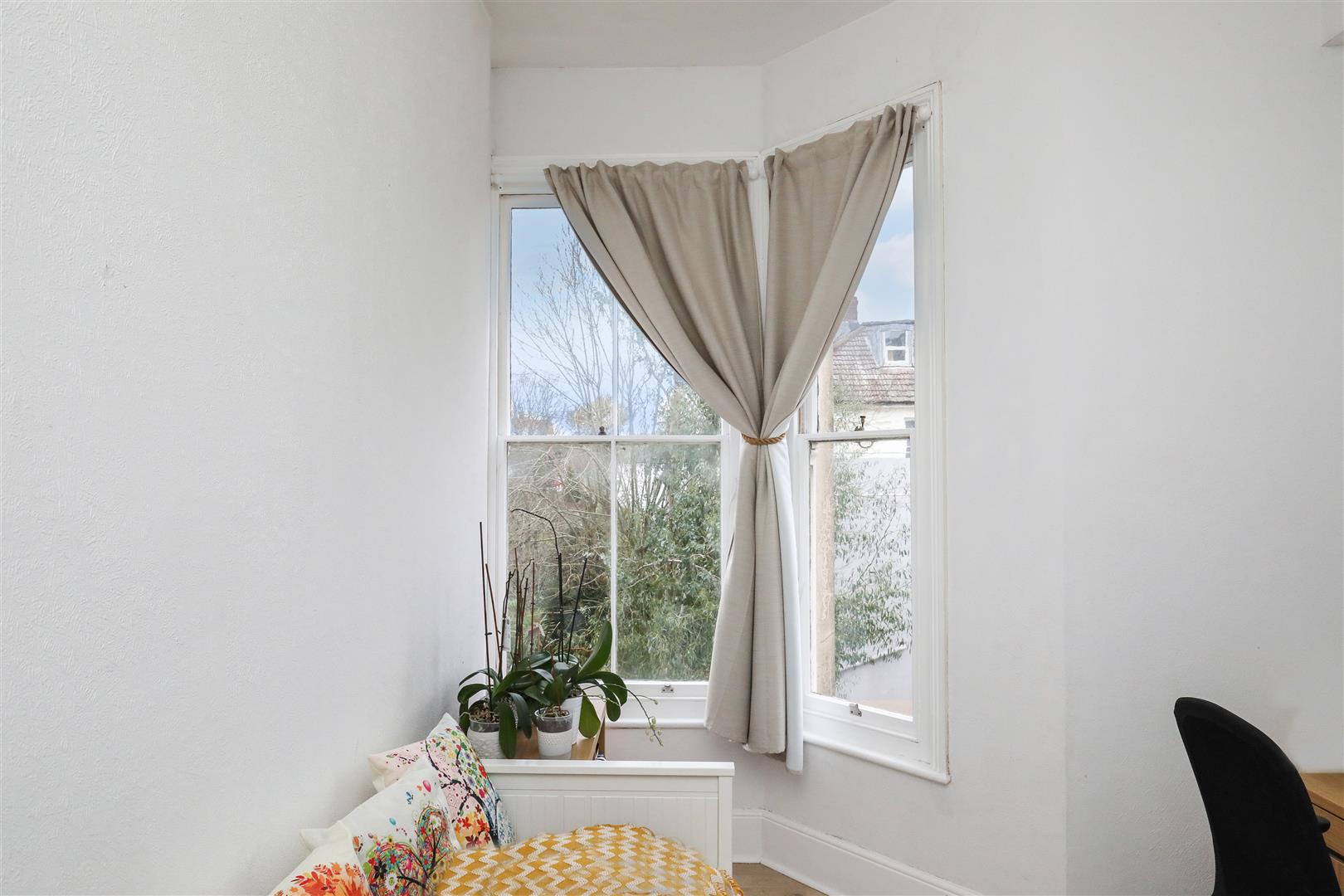 3 bed flat for sale in Anglesea Terrace, St. Leonards-On-Sea  - Property Image 9