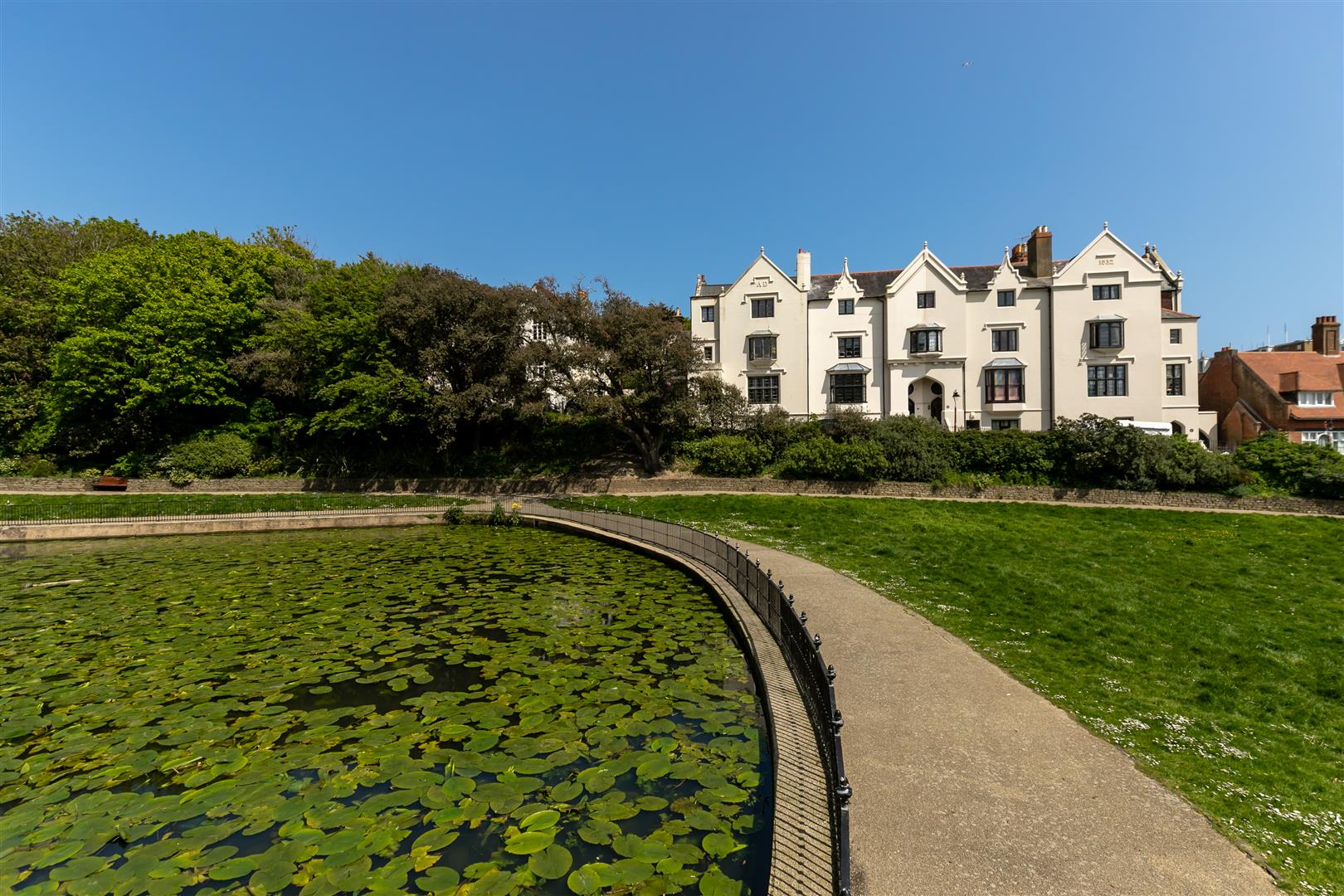 2 bed flat for sale in Maze Hill, St. Leonards-On-Sea - Property Image 1