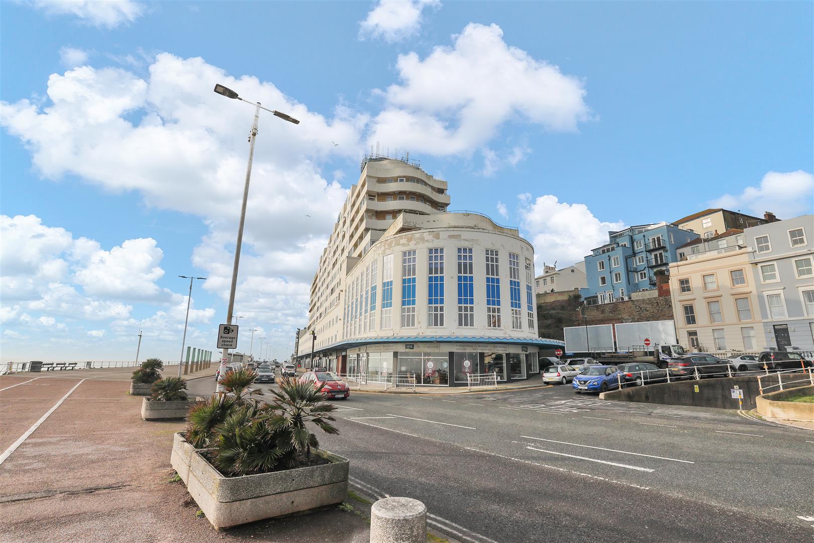 2 bed flat for sale in Marine Court, St. Leonards-On-Sea  - Property Image 9