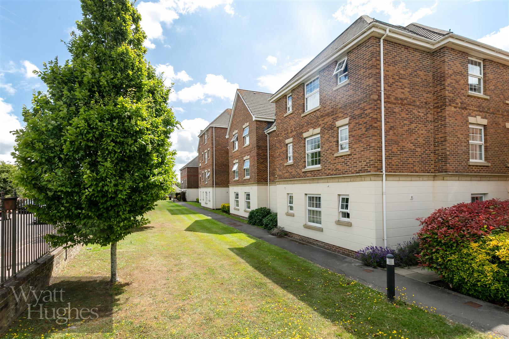 2 bed flat for sale in Scholars Walk, Bexhill-On-Sea  - Property Image 22
