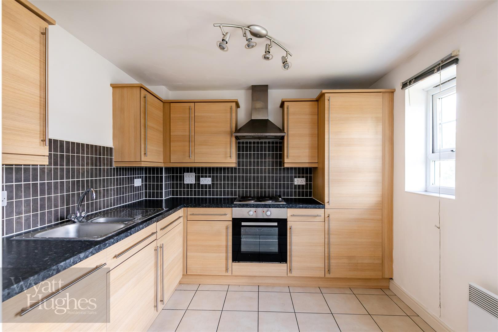2 bed flat for sale in Scholars Walk, Bexhill-On-Sea  - Property Image 9