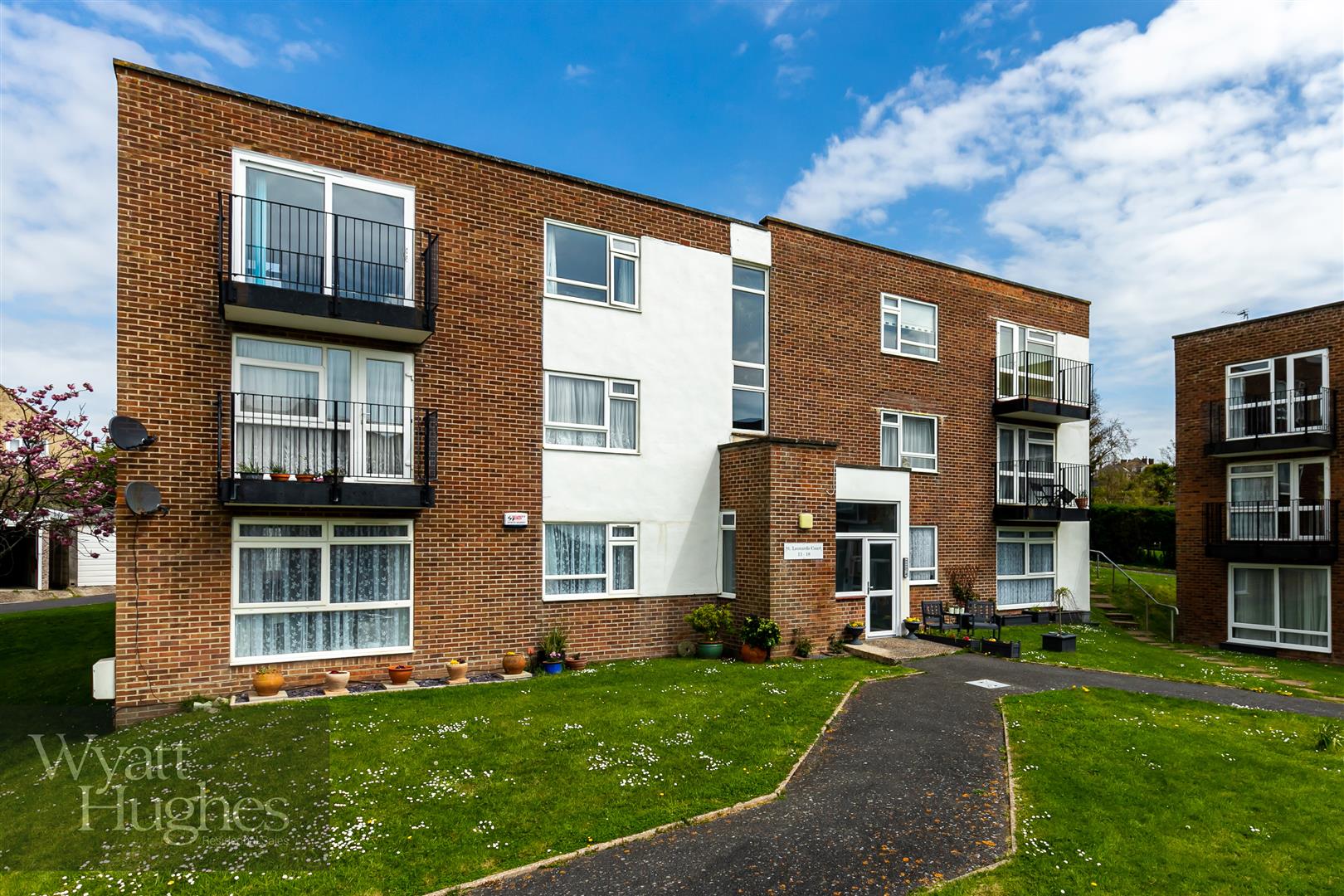 2 bed flat for sale in West Hill Road, St. Leonards-On-Sea - Property Image 1