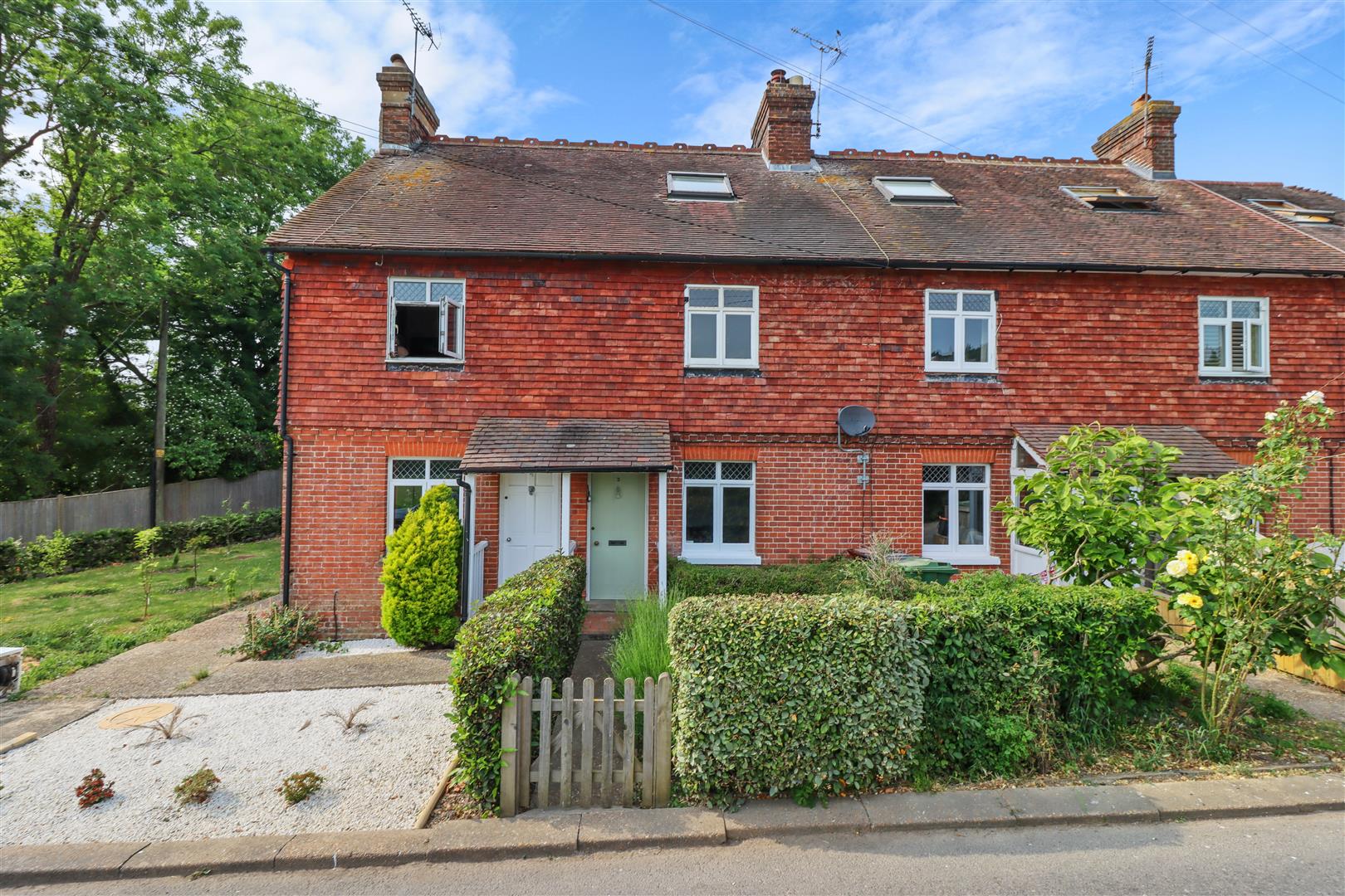 3 bed house for sale in Lidwells Lane, Goudhurst  - Property Image 1