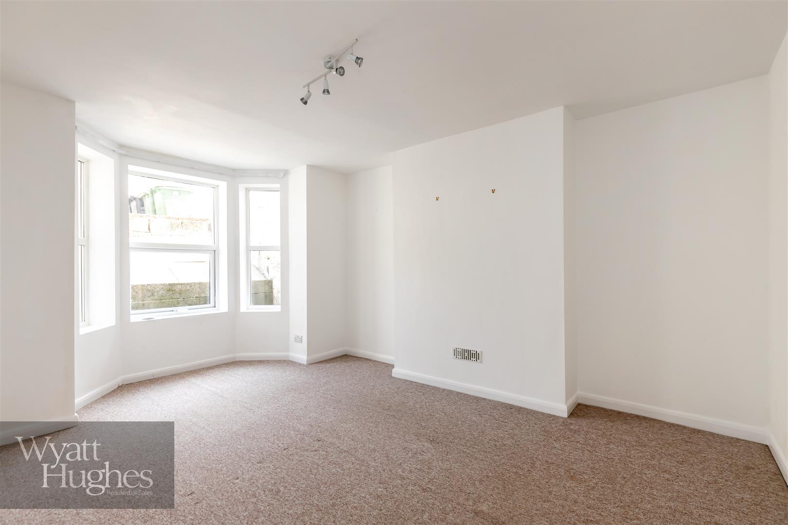 2 bed flat for sale in Elphinstone Road, Hastings  - Property Image 3