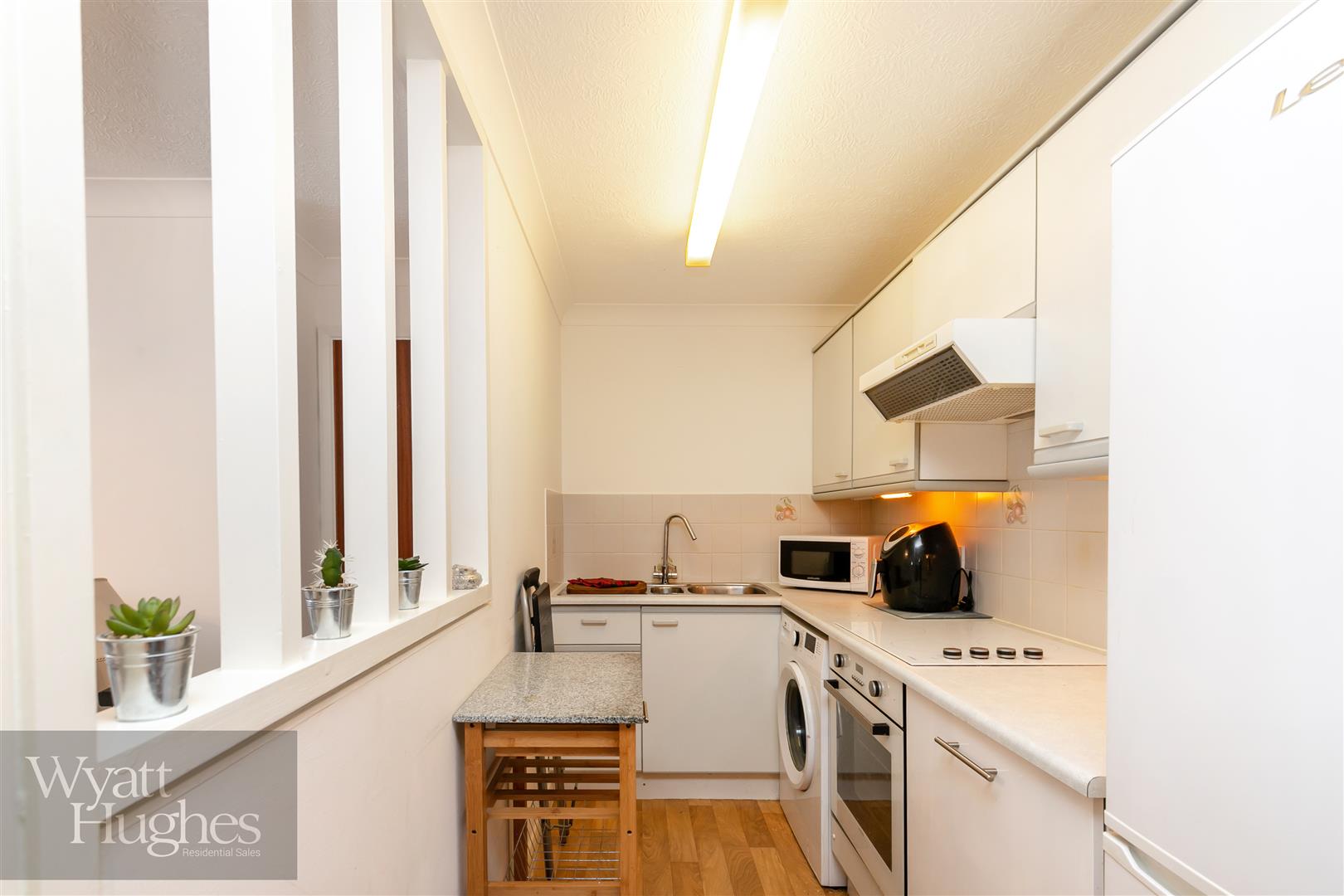 2 bed flat for sale in The Bourne, Hastings  - Property Image 2
