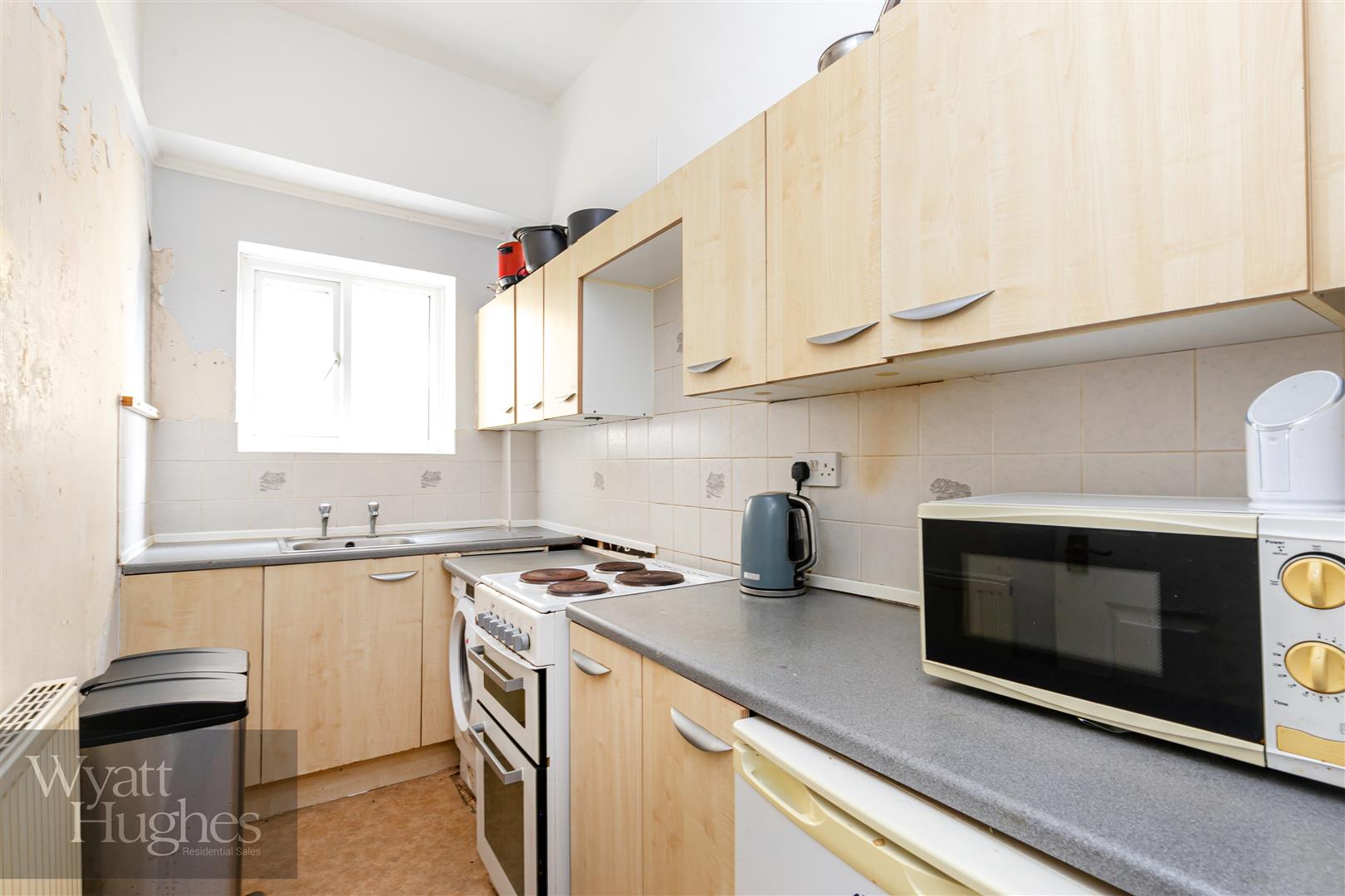 2 bed flat for sale in Church Road, St. Leonards-On-Sea  - Property Image 3