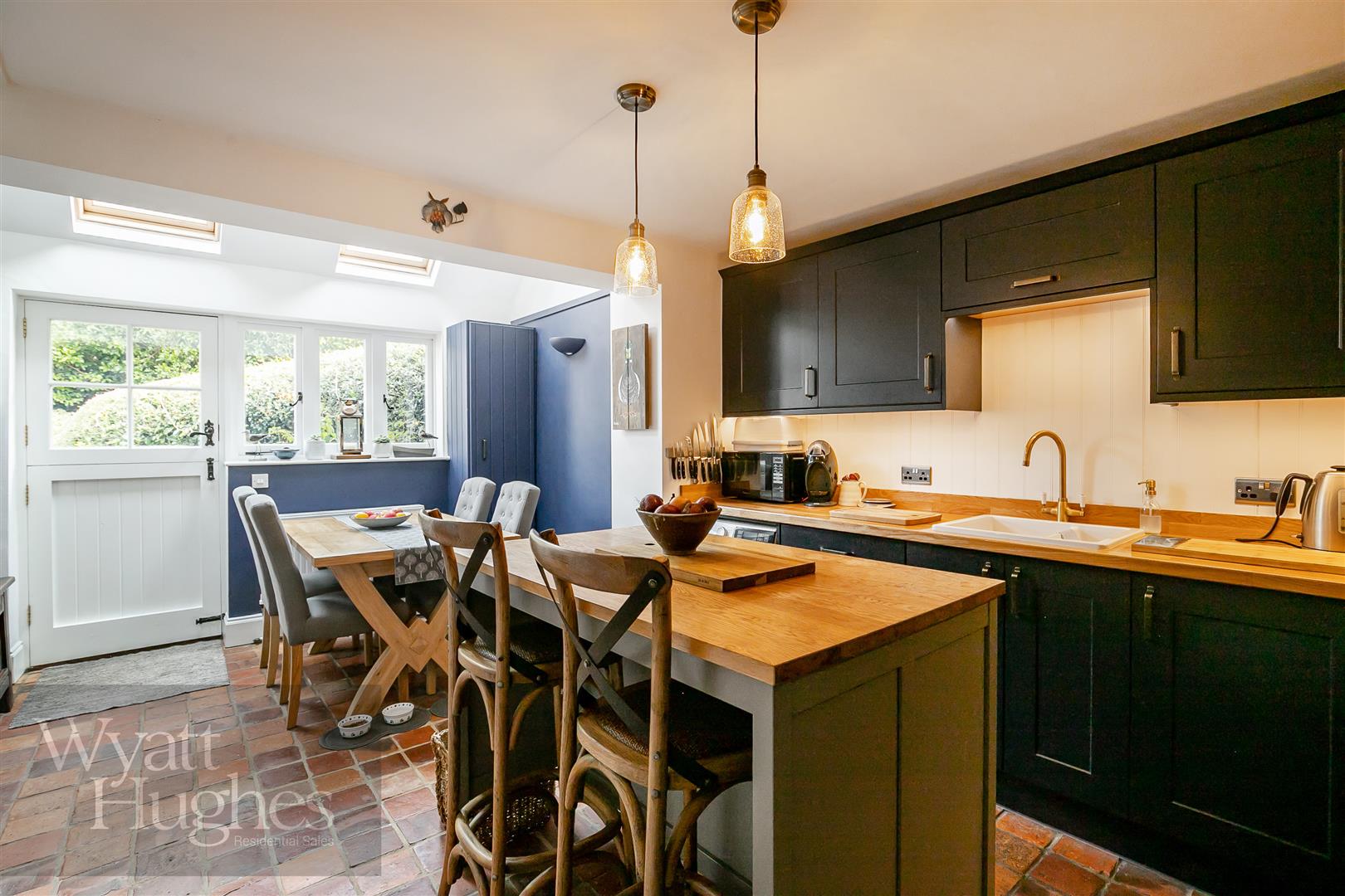 2 bed house for sale in Three Leg Cross, Ticehurst  - Property Image 5