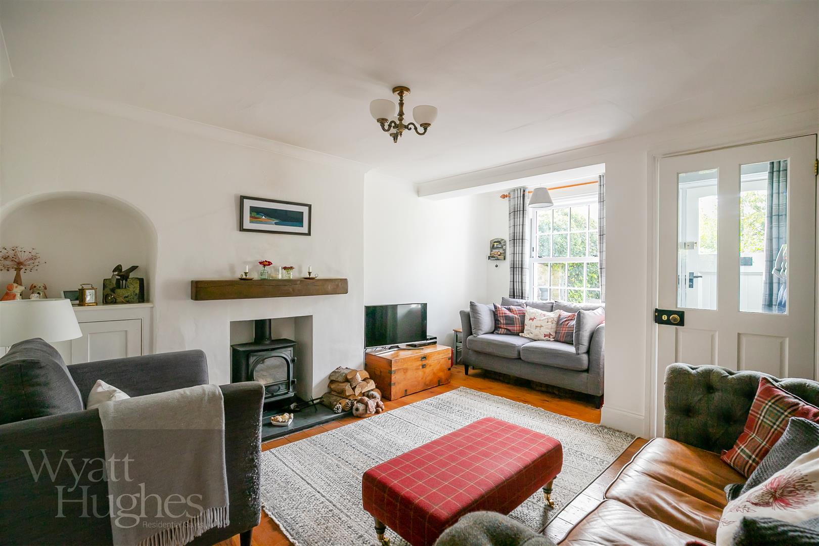 2 bed house for sale in Three Leg Cross, Ticehurst  - Property Image 2
