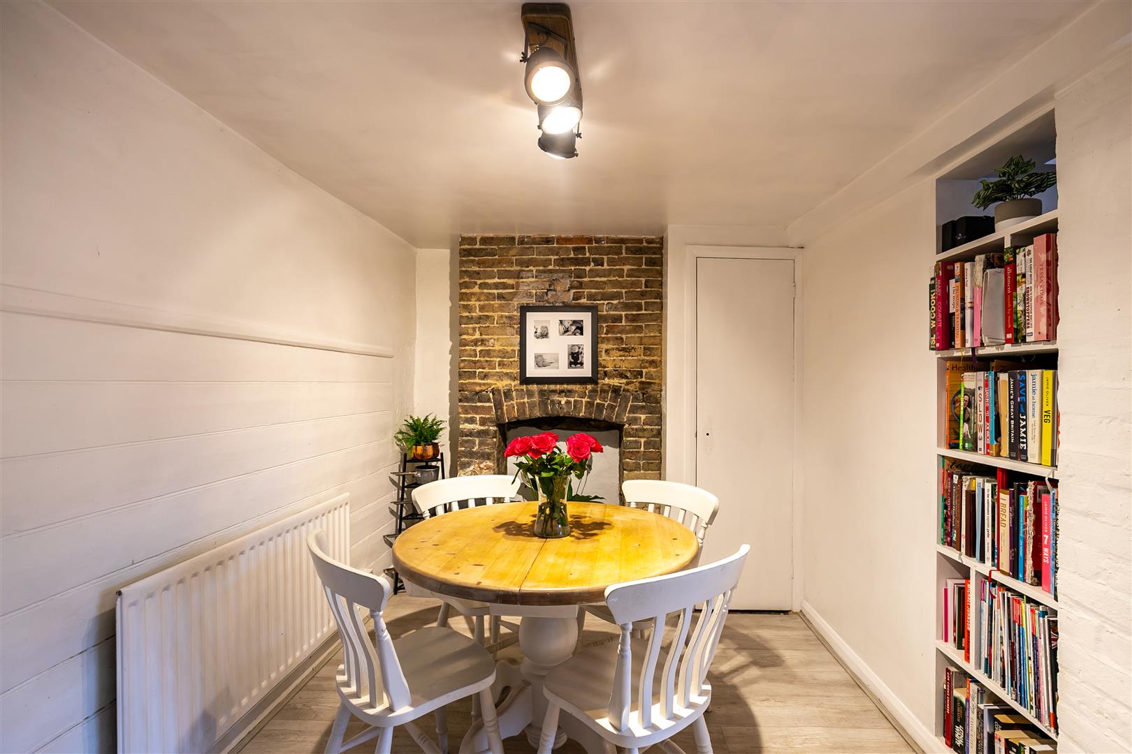 2 bed house for sale in London Road, Hurst Green  - Property Image 10