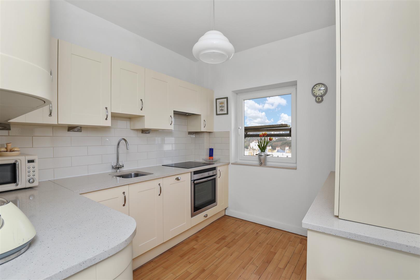 3 bed flat for sale in Marine Court, St. Leonards-On-Sea  - Property Image 7