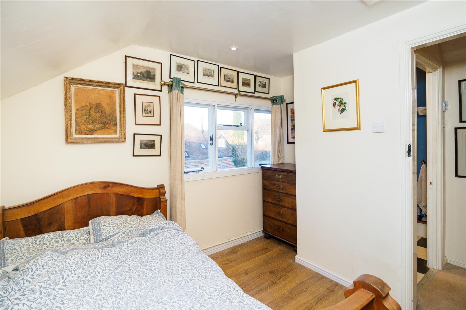 2 bed semi-detached house for sale in High Street, Hawkhurst  - Property Image 11