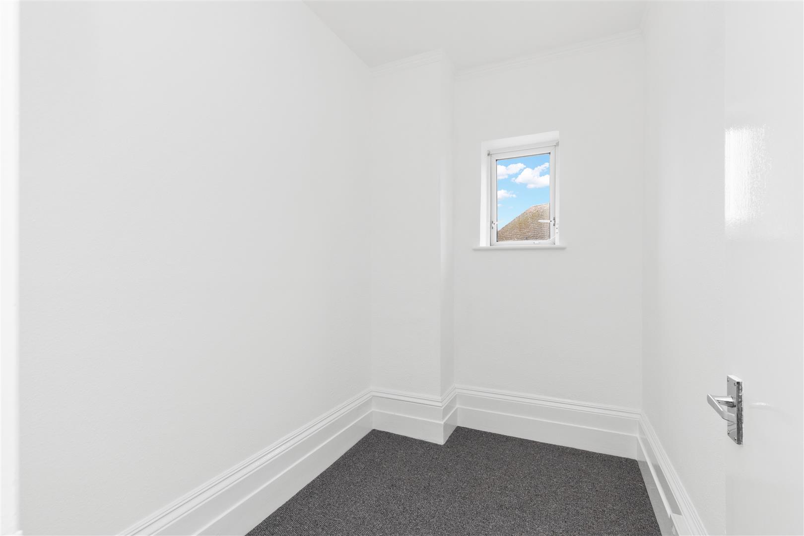2 bed flat for sale in Stockleigh Road, St. Leonards-On-Sea  - Property Image 9
