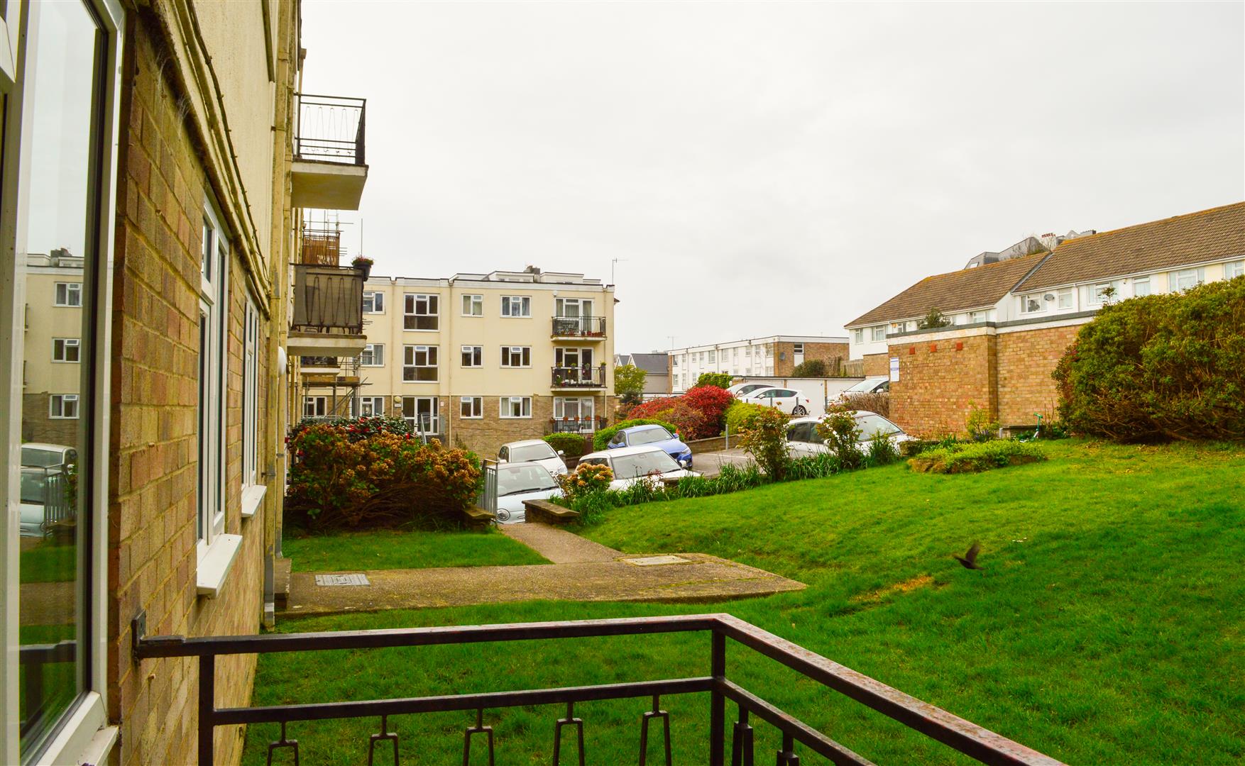 2 bed flat for sale in St. Johns Road, St. Leonards-On-Sea  - Property Image 8